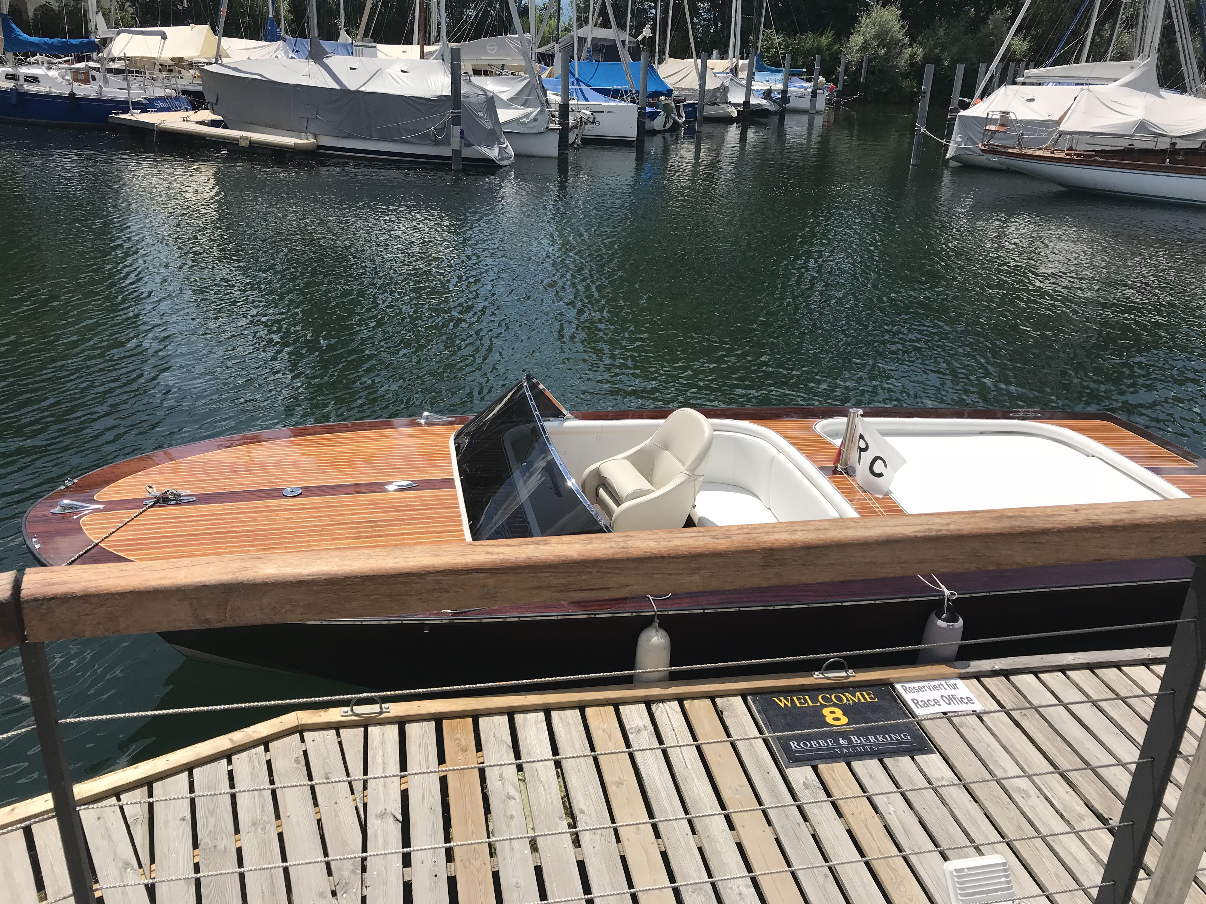 22972C7D-1D19-429B-84C3-9C85D4999DE3