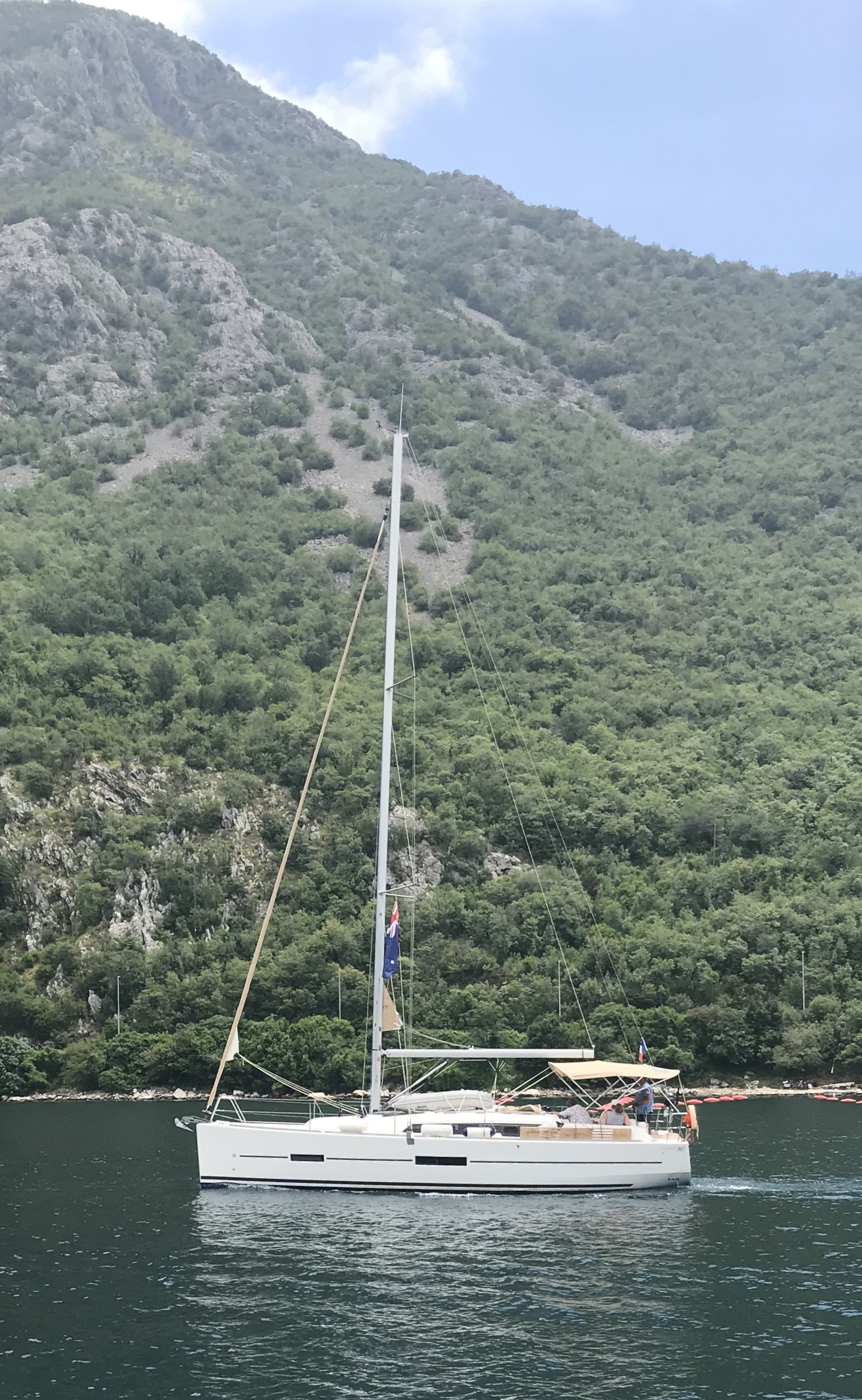 B3B53D7A-69FF-4374-ACAB-5B4F2832F3D4