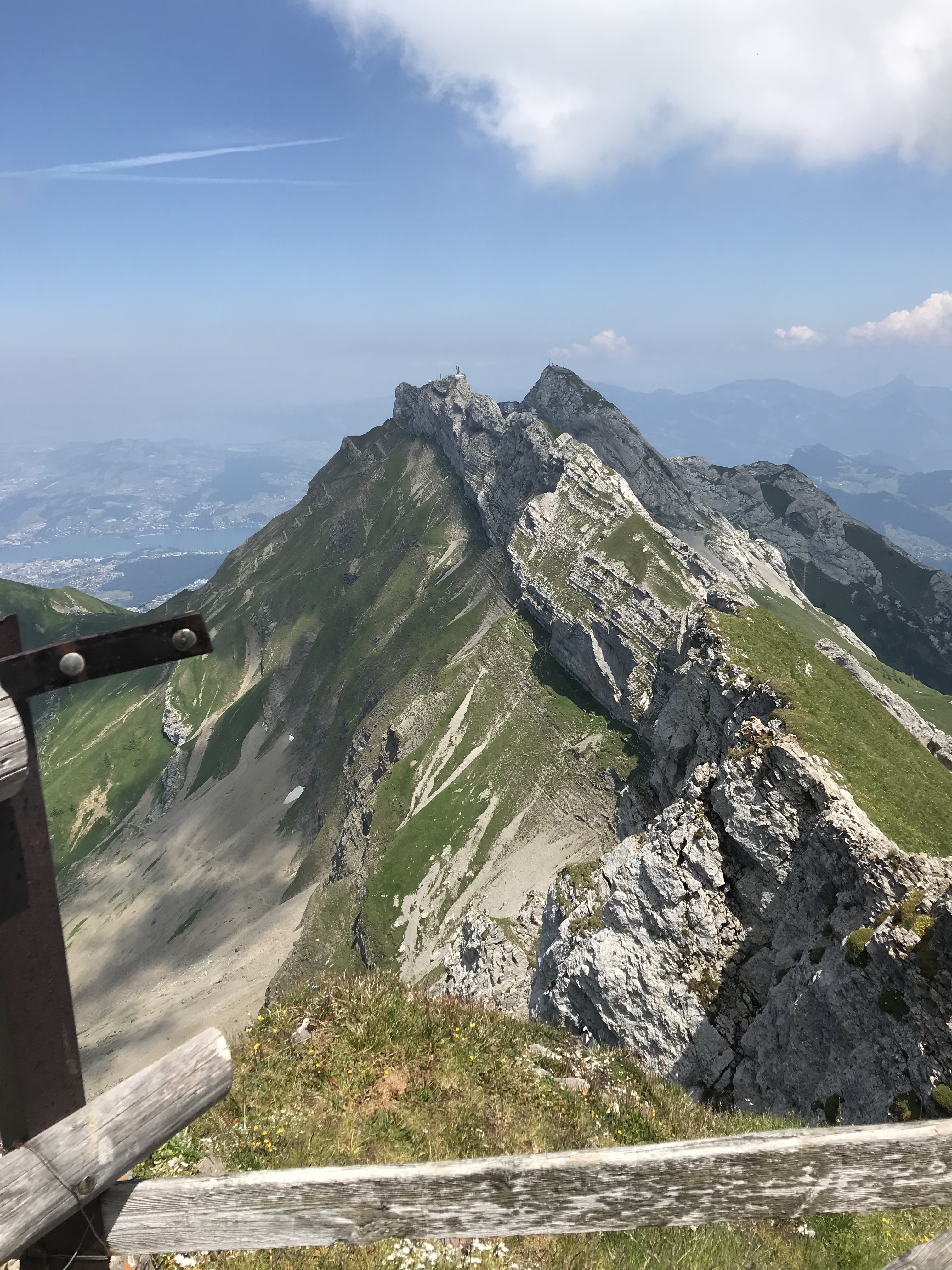 BF0557E9-5AF5-4BEE-A146-A9F6D706BF9E